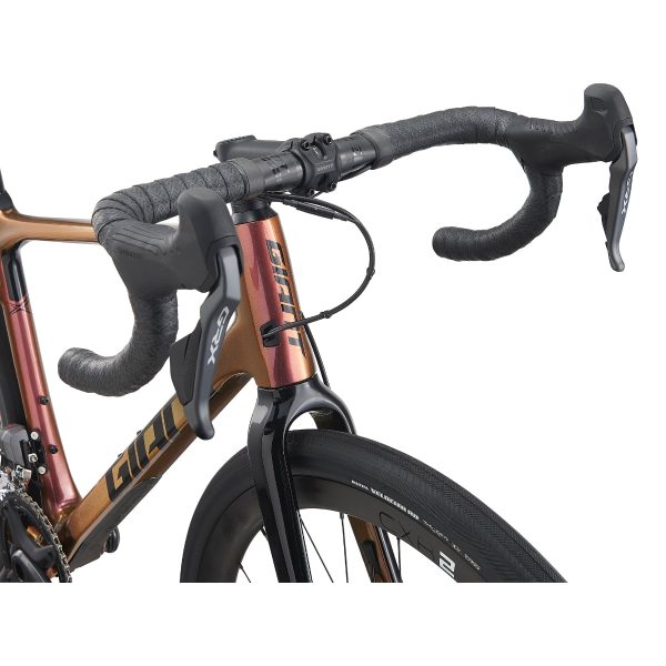 Giant Revolt Advanced Pro 1 (2021)